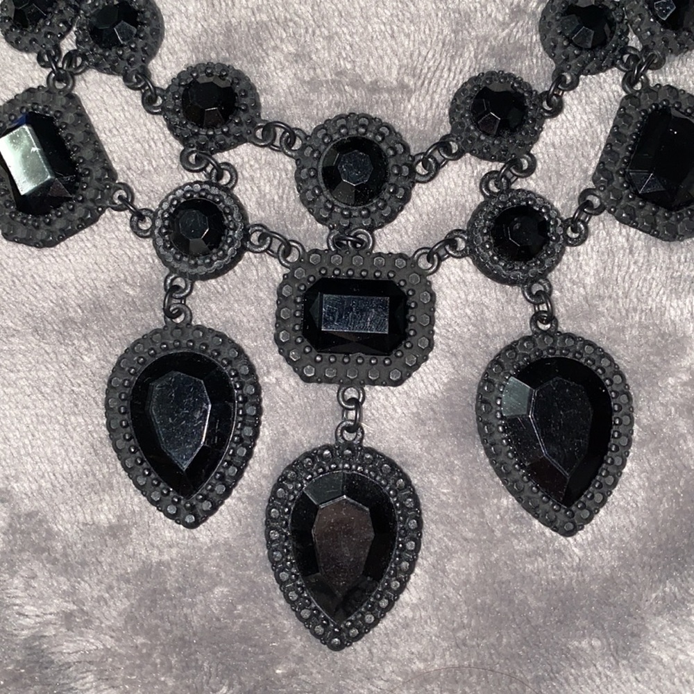 Matte black necklace - Picture 2 of 3